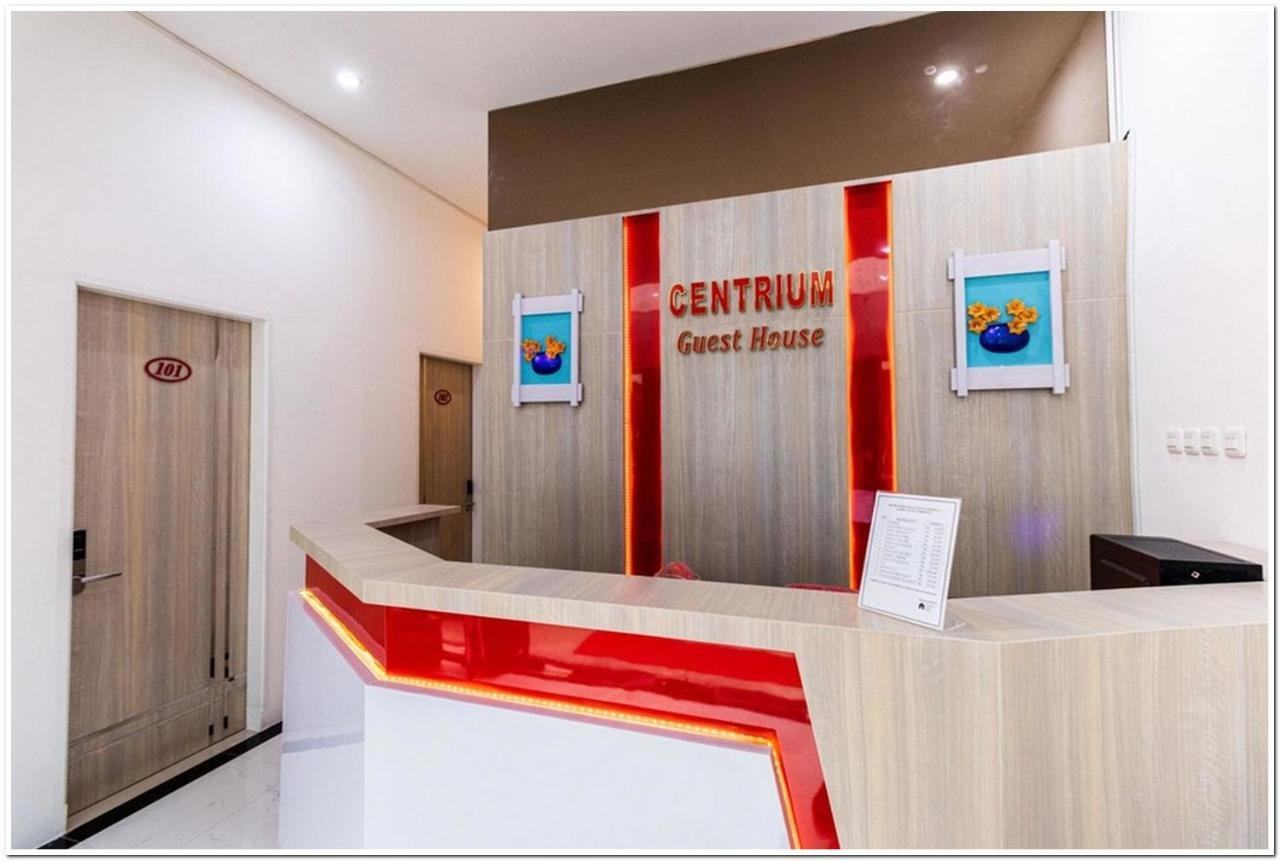 RedDoorz Plus @ Centrium Katamso Medan Exterior foto