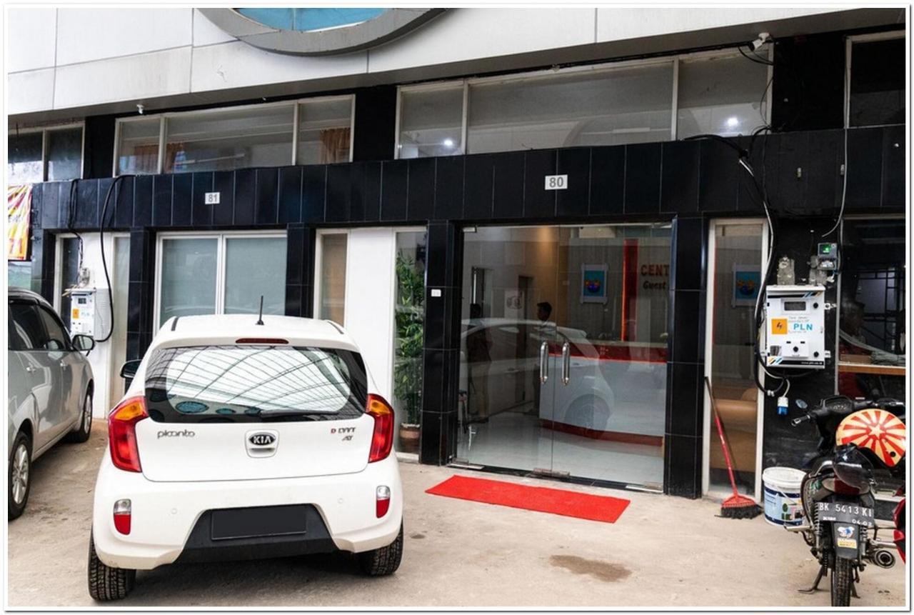 RedDoorz Plus @ Centrium Katamso Medan Exterior foto