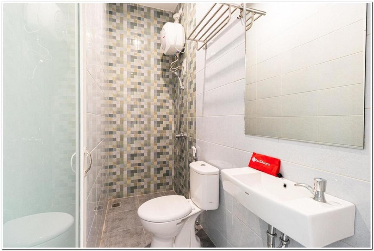RedDoorz Plus @ Centrium Katamso Medan Exterior foto
