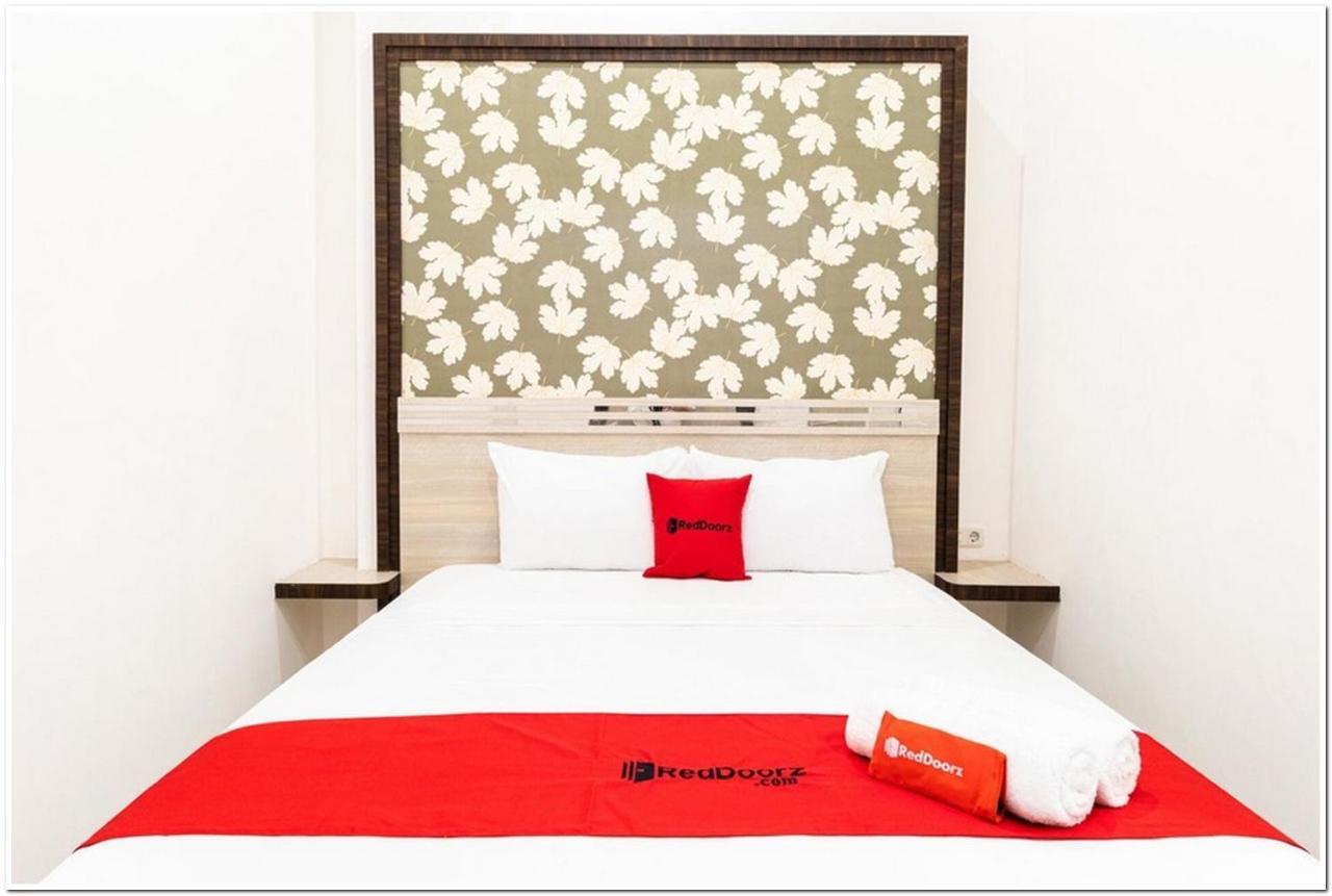 RedDoorz Plus @ Centrium Katamso Medan Exterior foto
