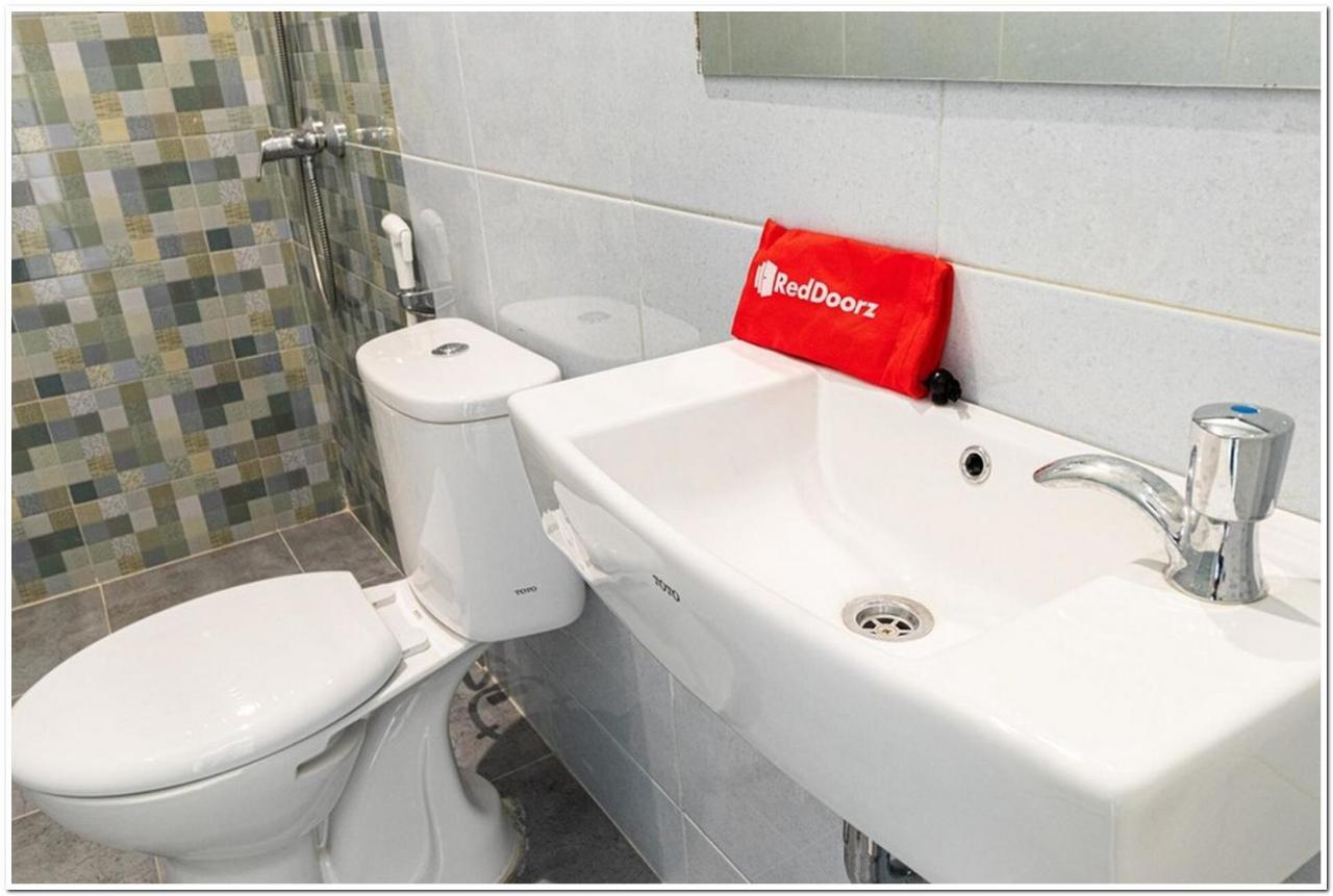 RedDoorz Plus @ Centrium Katamso Medan Exterior foto